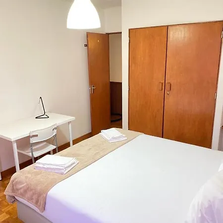 Duplex Proximo Do Aeroporto アパート リスボン